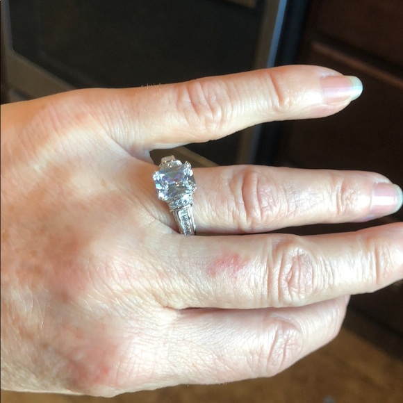 ⬇️HP🎊 Sterling Silver Clear Emerald Cut CZ Ring - Picture 3 of 8